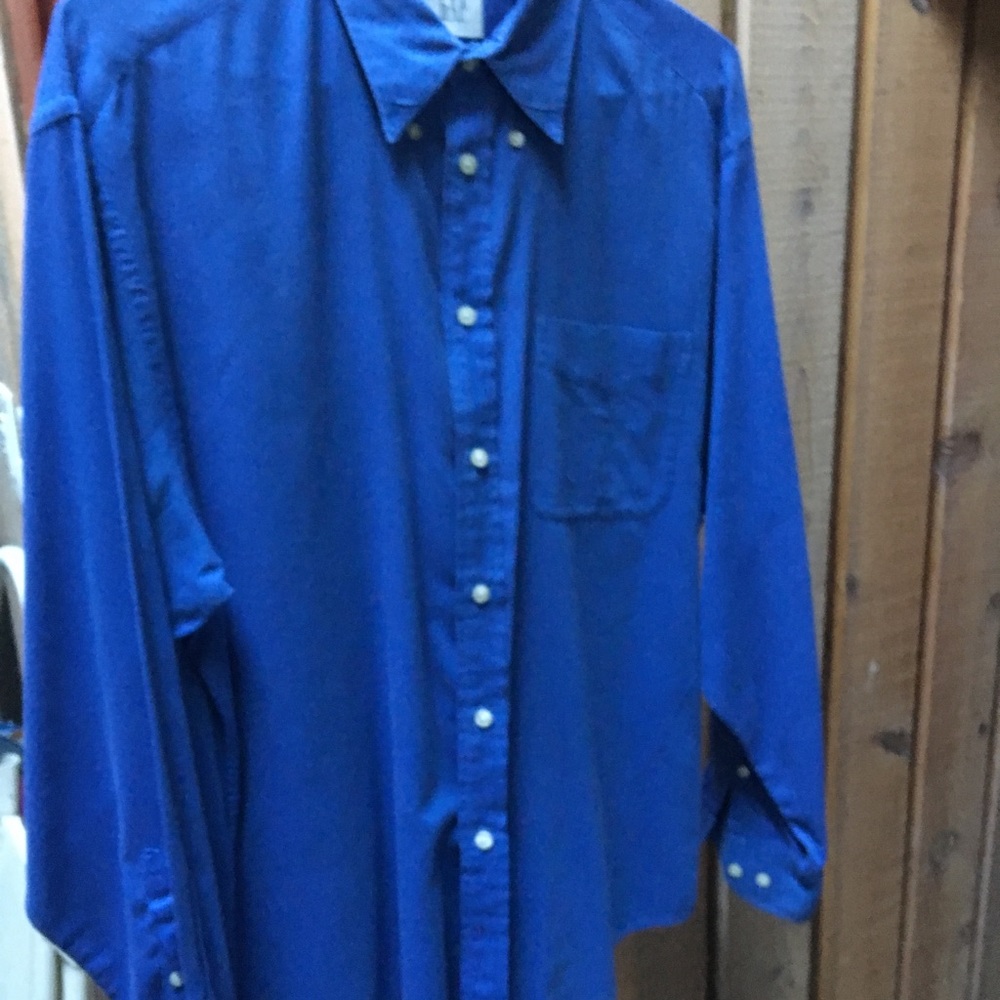 Great blue Gap men’s shirt!